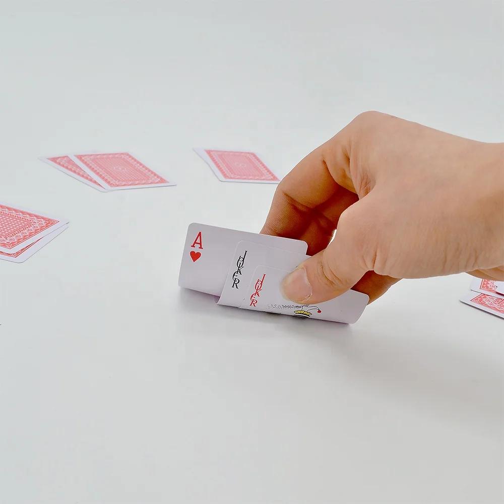 Factory Provide Directly Playing Poker Cards Custom Logo Plastic Cards in Plastic Box for Adult Students Playing Games