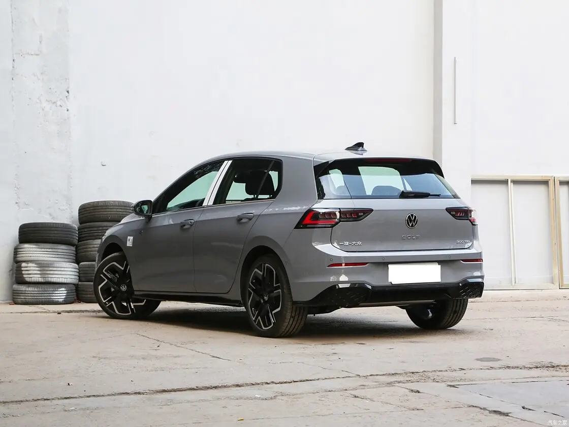 Volkswagens VW 2025 Golf White 300TSI R-Line 1.5T Fwd Left Hand Drive New Golf Sedan 2025 Golf New Cars