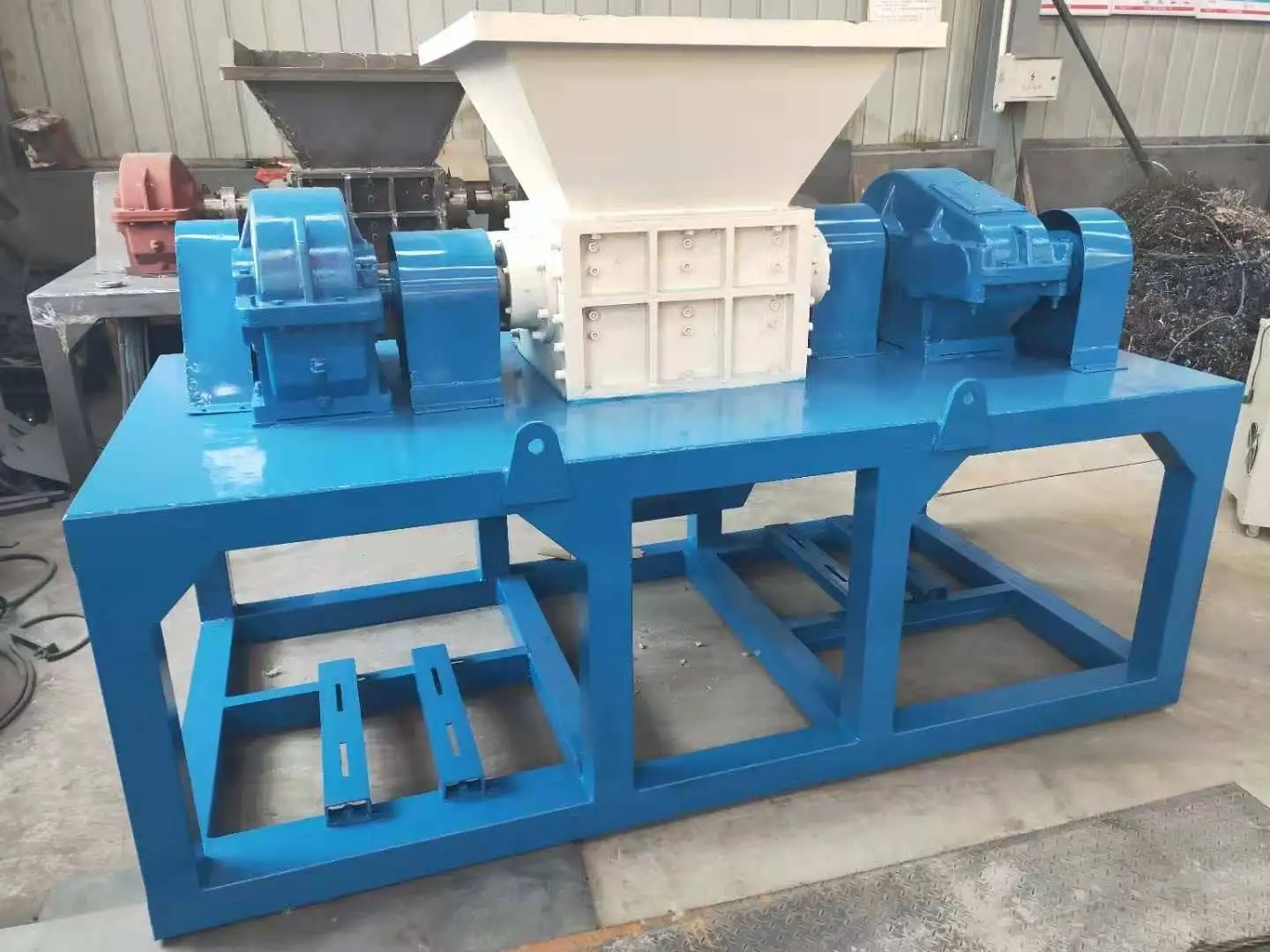 low price waste metal crusher steel bottle shredder scrap motor shredder Chinese factory