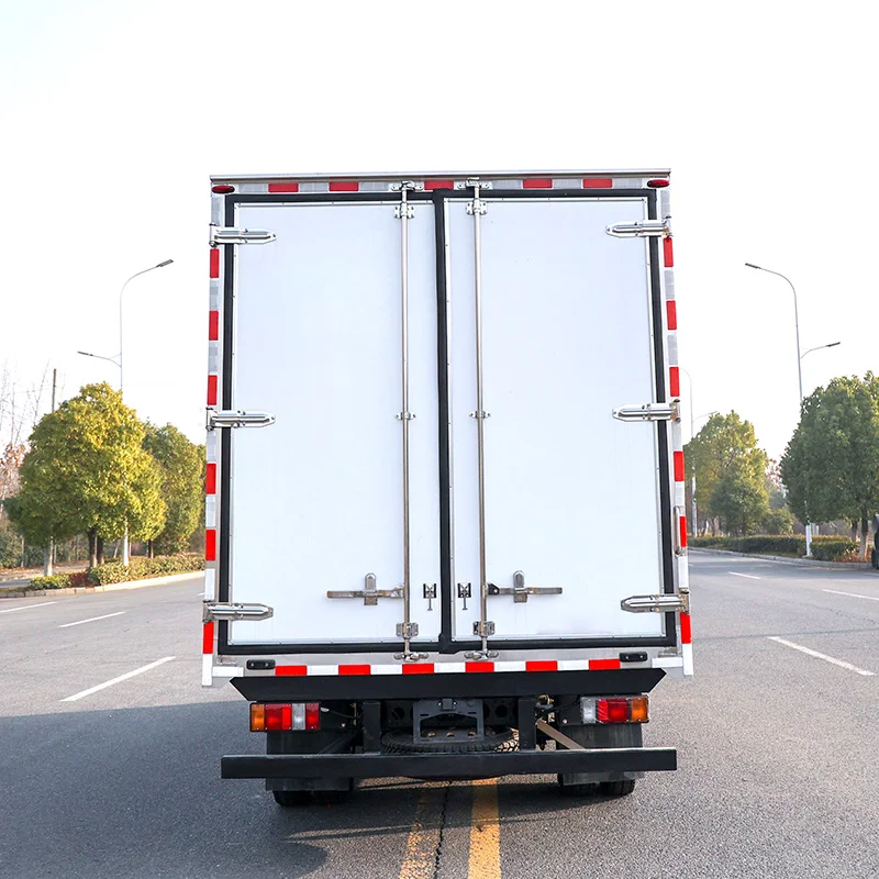 Japan Brand ELF KV600 4x2 Refrigerator Truck 5 Ton Freezer Cooling Truck for Frozen and Seafood Transport