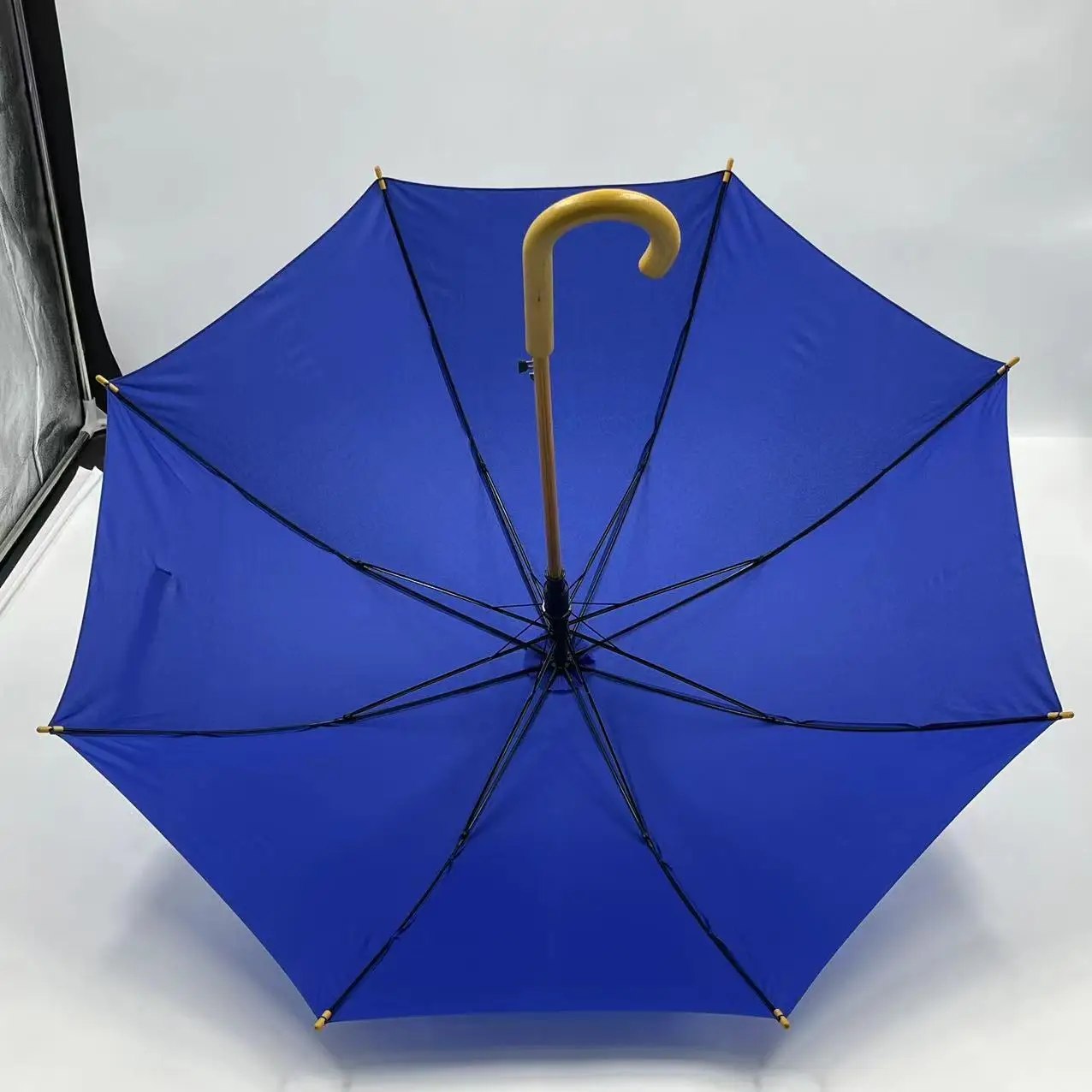 Customized Logo  and color Sturdy 8 Ribs straight long curved handle umbrella rain and sun umbrella windproof