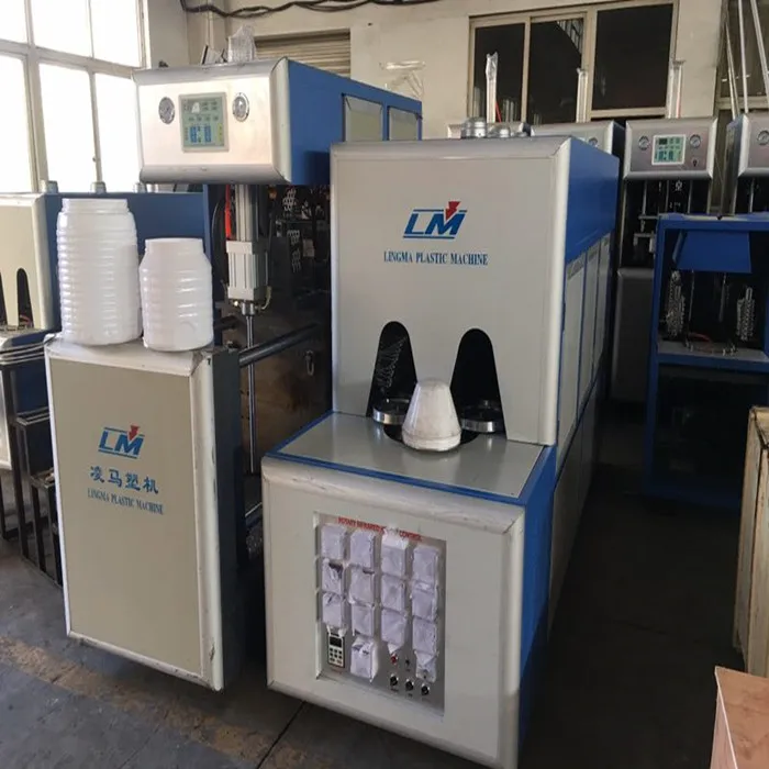 Машина для выдувного формования бутылок с большим питомцем из мультфильма/полуавтоматическая машина для выдувного формования галлонов