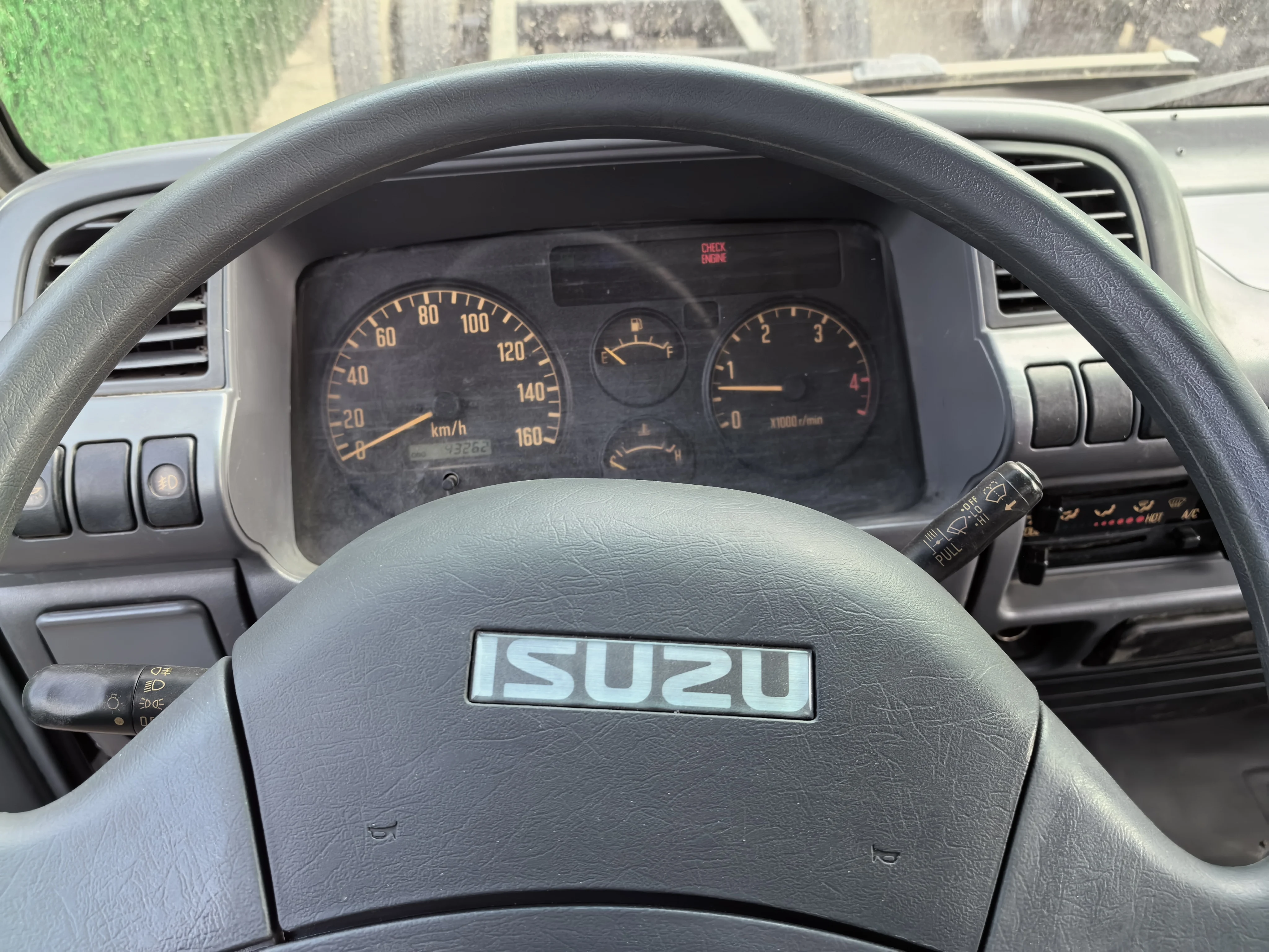 USED ISUZU 600P LEFT HAND DRIVE  DUMP TRUCK