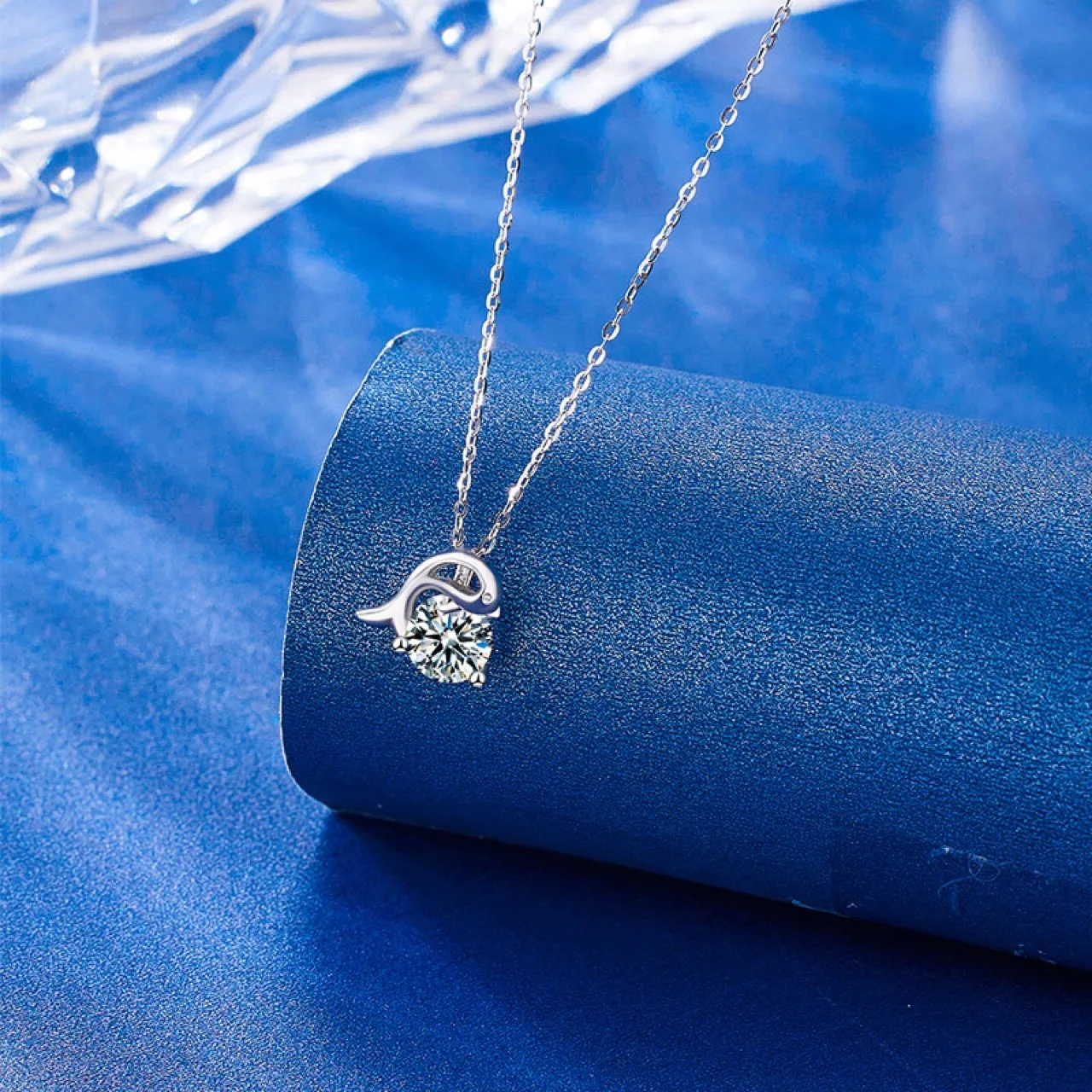 S925 Silver Dolphin Love Mosang Stone Necklace, Light Luxury and Unique, Clawbone Chain, Female Cold Wind