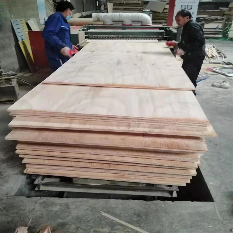 27mm thick yellow color painted full radidate pine plywood three ply construction plank