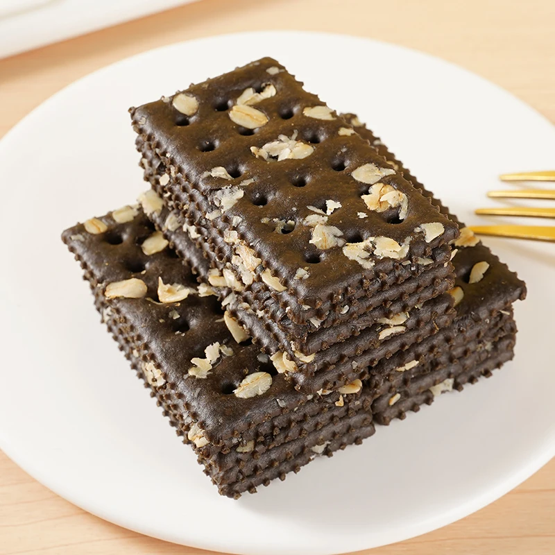 Salty Leisure  Milk Soda Healthy Snacks Desserts  Chinese Food Biscuits  Black Rice Oatmeal Soda Crackers  Cookies