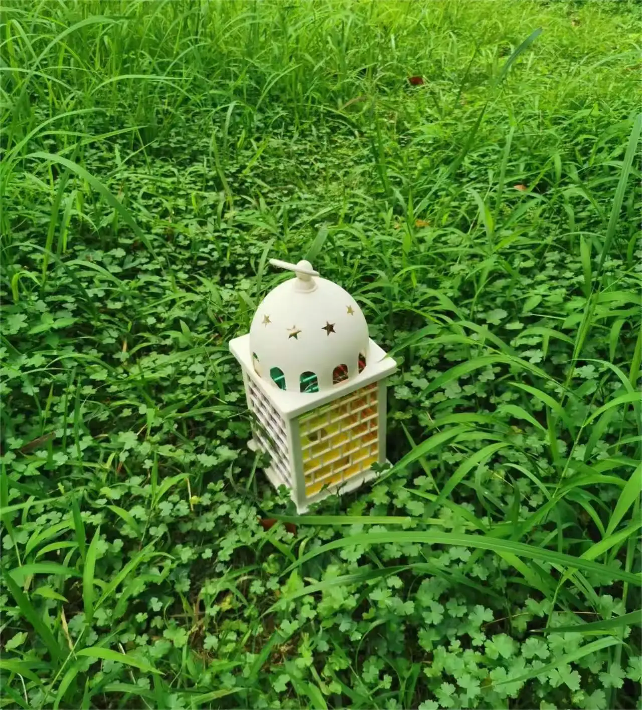 Fashion Design Vintage White Plastic LED Candle Hollow Storm Lantern Garden Muslim Ramadan Party Decor IP67 30pcs per Carton