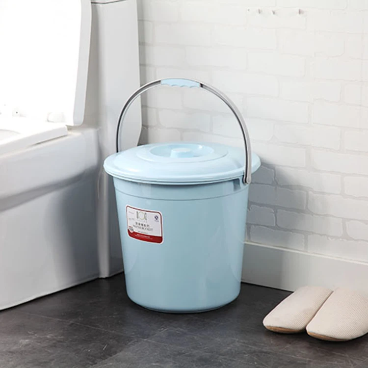 Однотонное пластиковое ведро для швабры