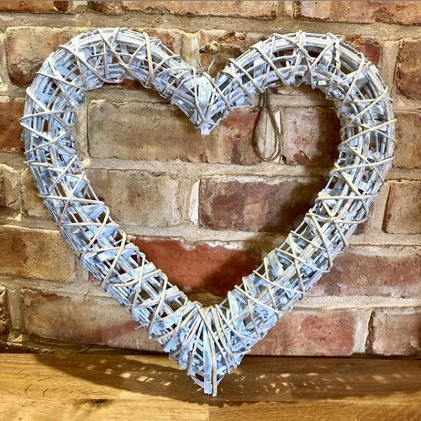 
White Willow Hanging Heart Show a little Shabby Chic love in your home with our beautiful Hanging Heart Decoration 