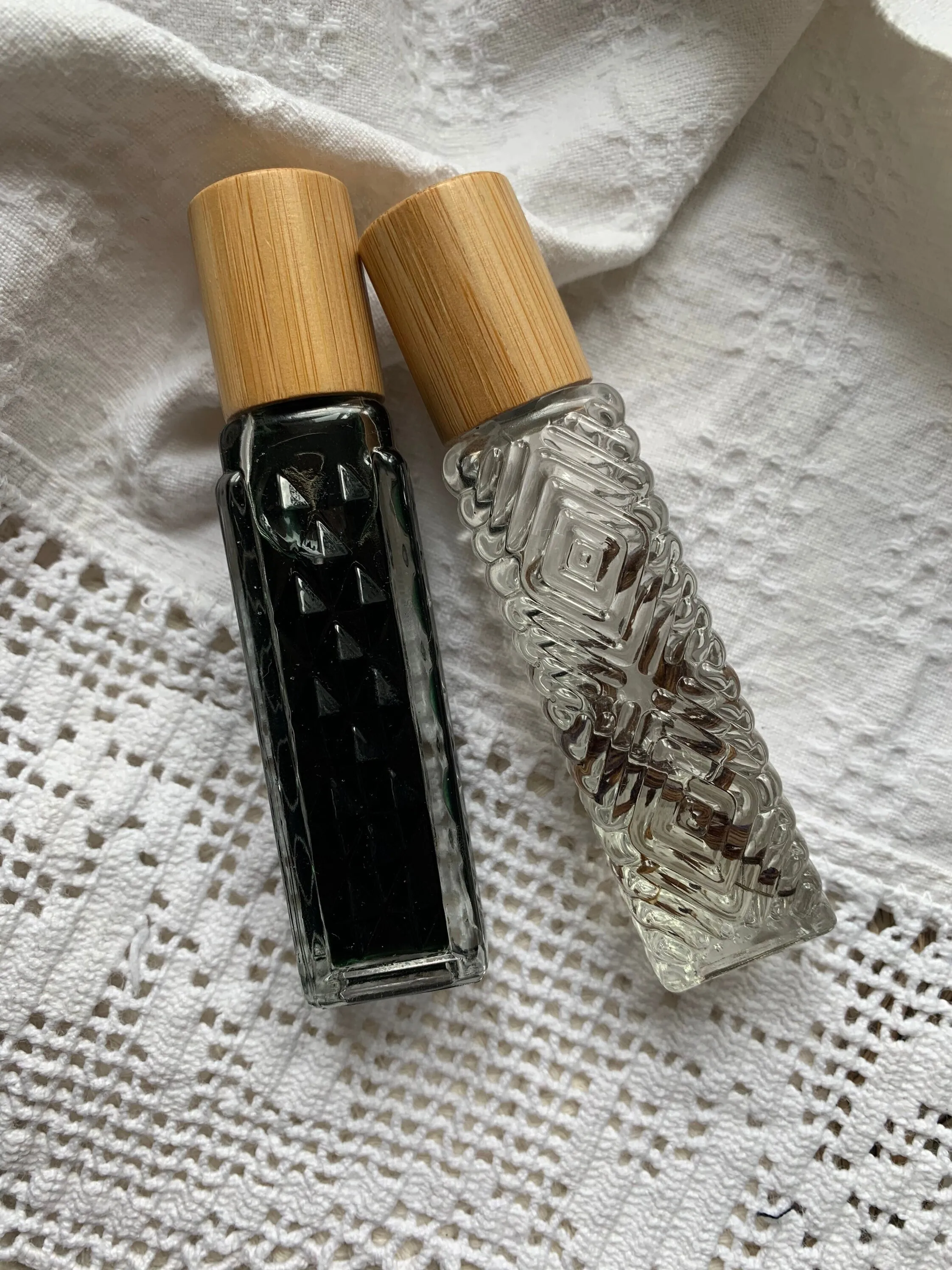 10ml 15ml Transparent Refillable Glass Essential Oil Roll on Bottle with Steel Roller Ball and Bamboo Lid