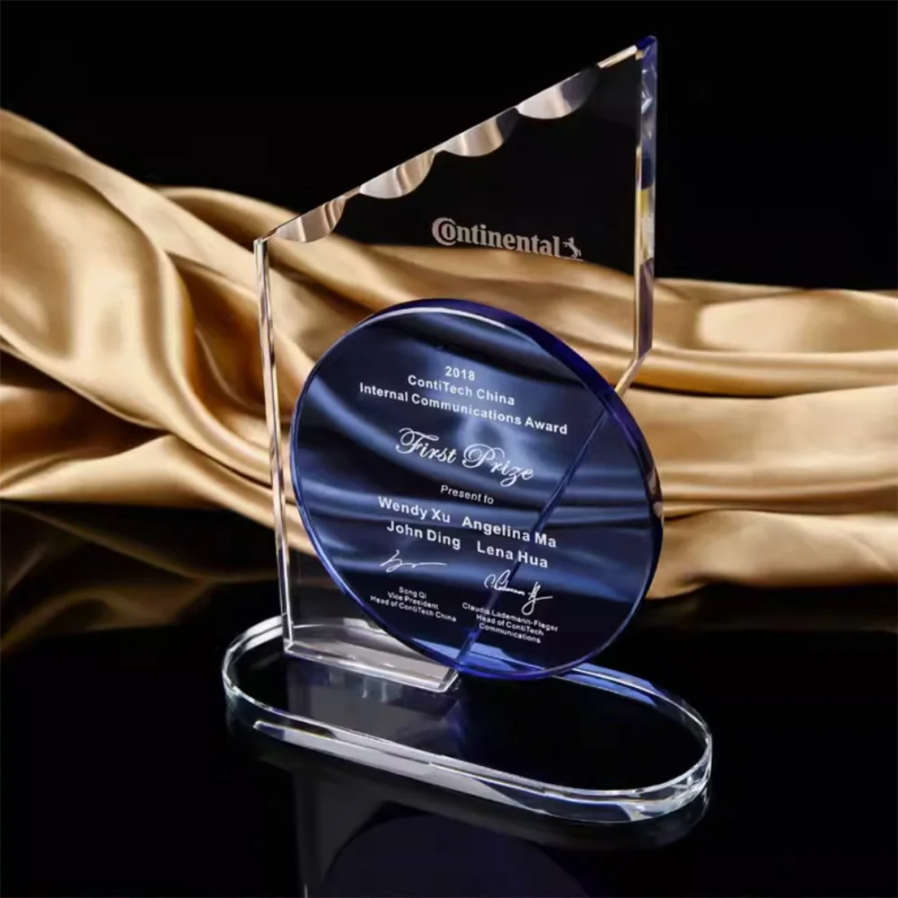 Wholesale golf Clear Crystal Blue Glass Trophi Plaque Trophy Handmade Love Souvenir Award in Cup Shape Engraved Gift