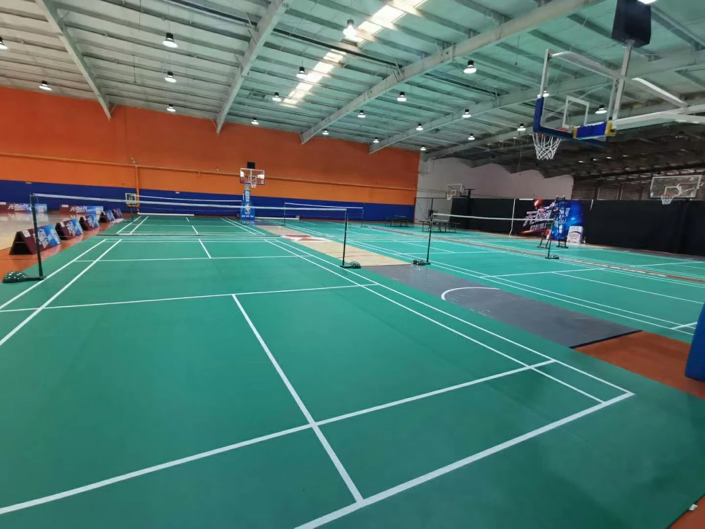 2024 PVC Floor Eco friendly hot sale basketball surface pvc sports floor,customized pvc sports flooring