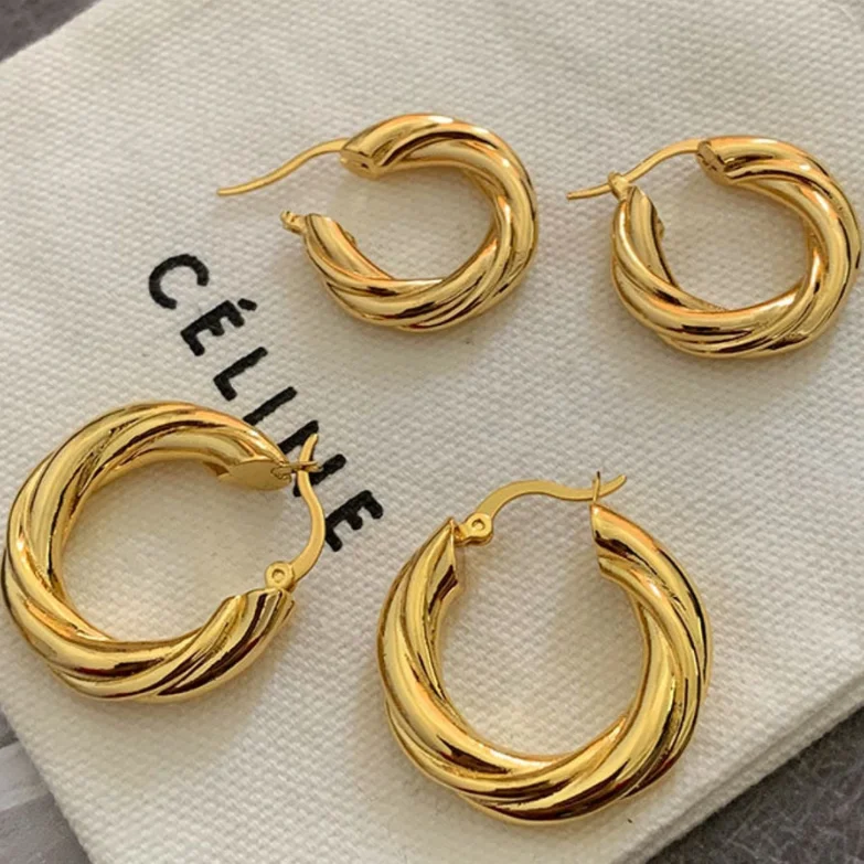Twisted_Circle_Hoop_Earrings.png