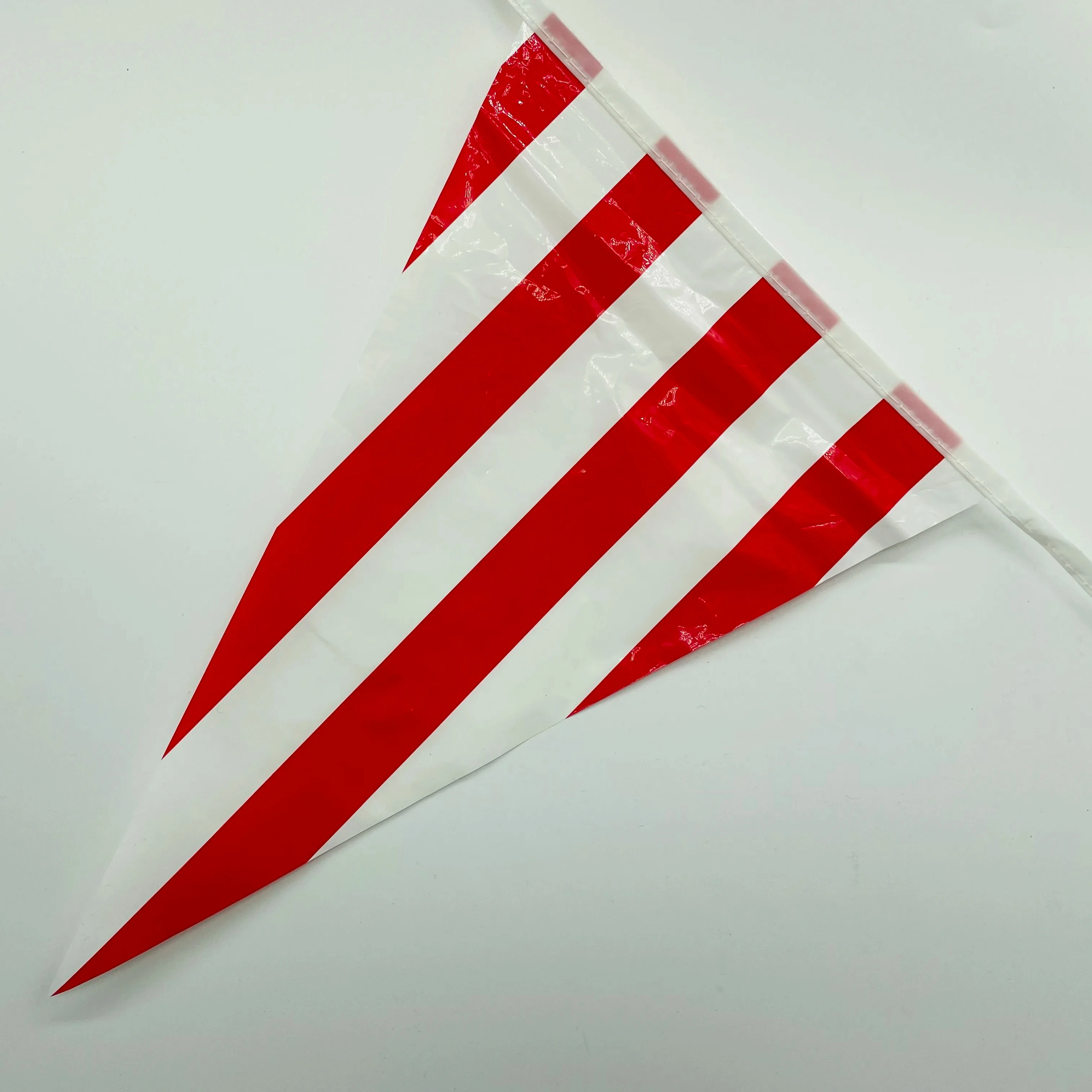 Wholesale in stock the red and white striped bunting flag of circus theme, and the flag of festival birthday atmosphere