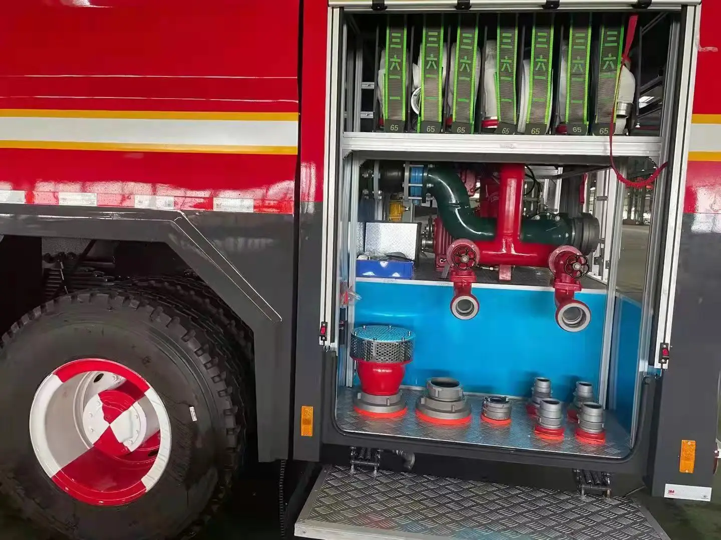 china low price 6x4 fire fighting truck for