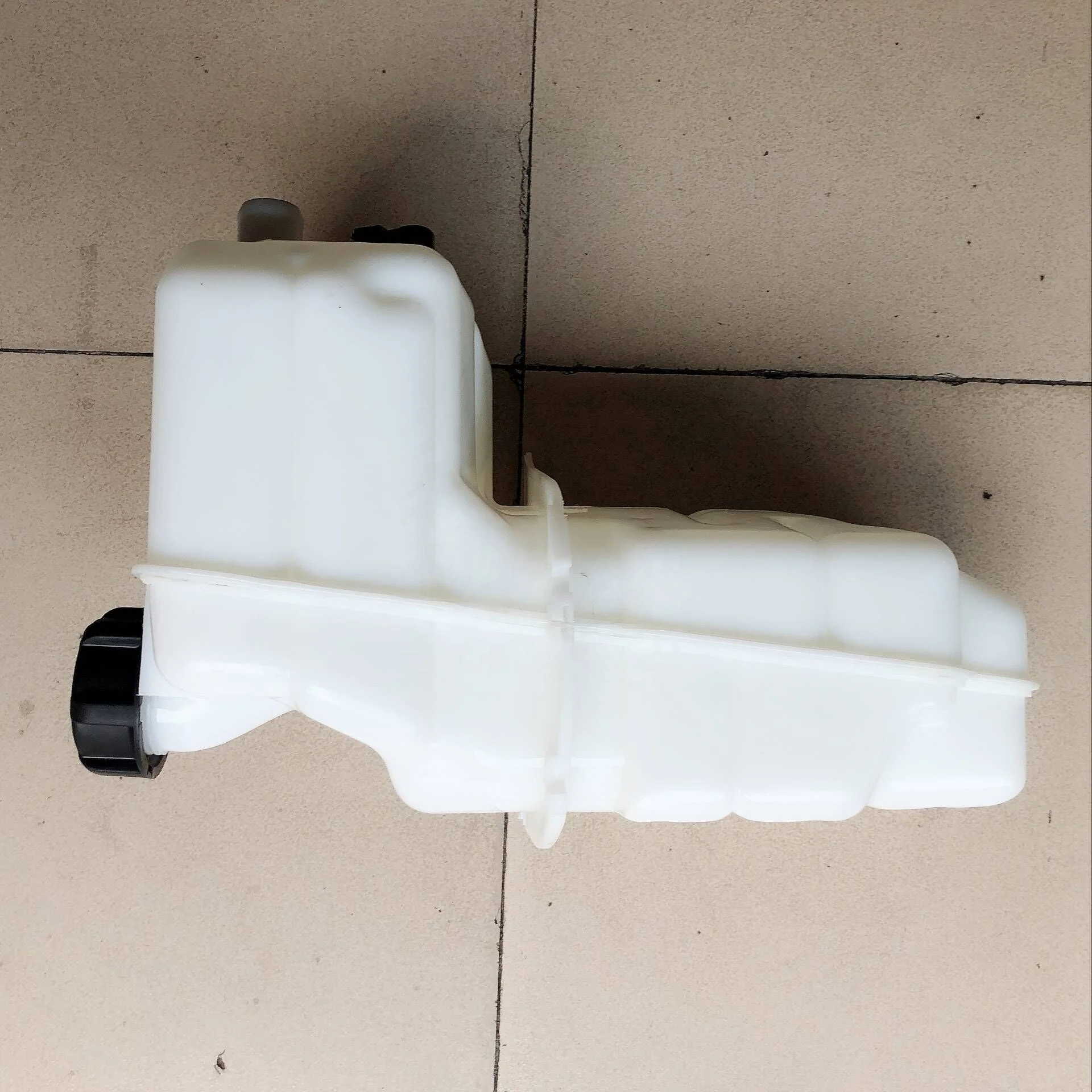 High quality Truck parts  water Expansion Tank  For Scania 1894478 1492421 1511775 1370707 1385966 1765735 1855164