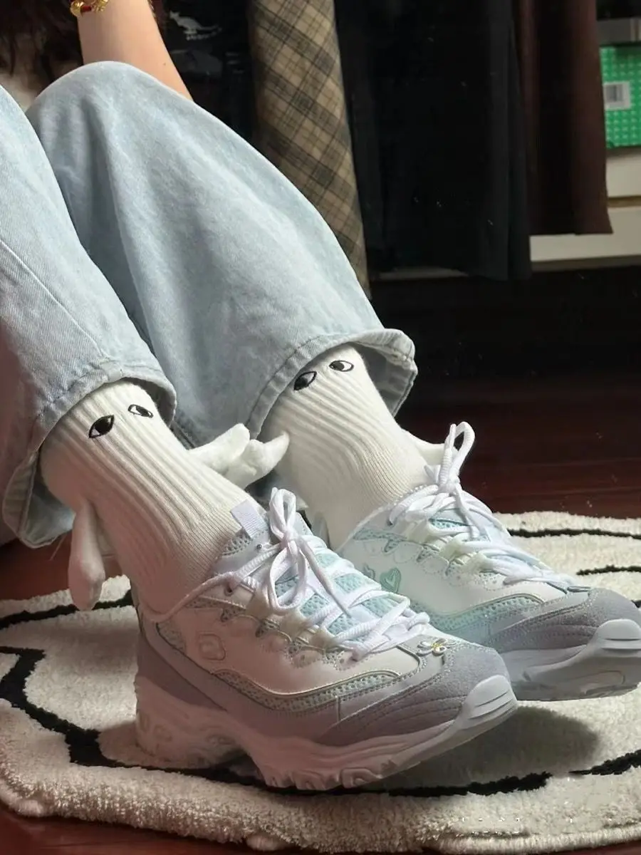 Hotsell cotton custom logo fashion special socks novelty new Hand holding socks funky hand in hand tube crew socks