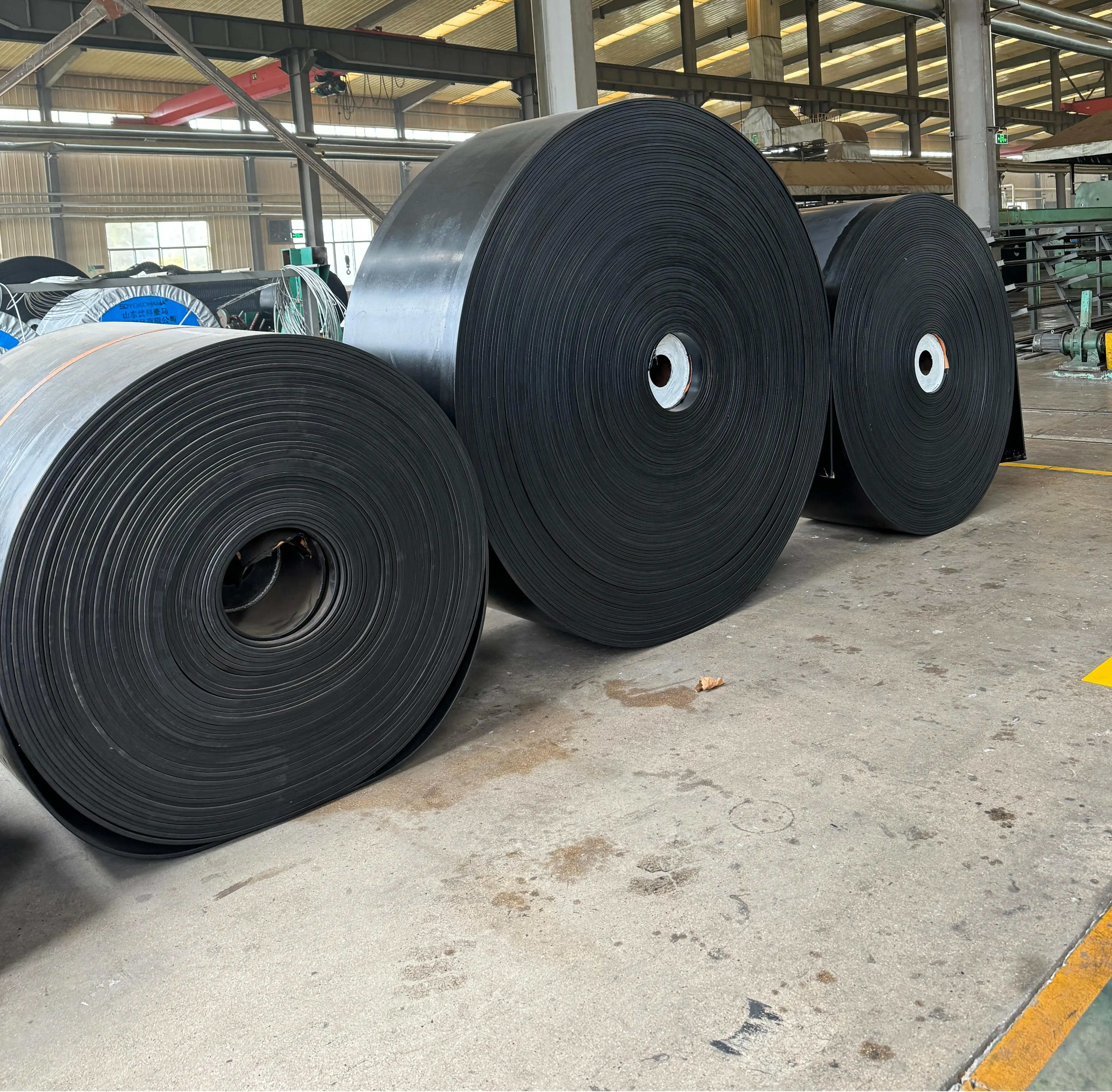 China-Made Flat Conveyor Rubber Belts Aggregate Transport Concrete Mixing Plant Cutting Moulding Machine Transmission Belt