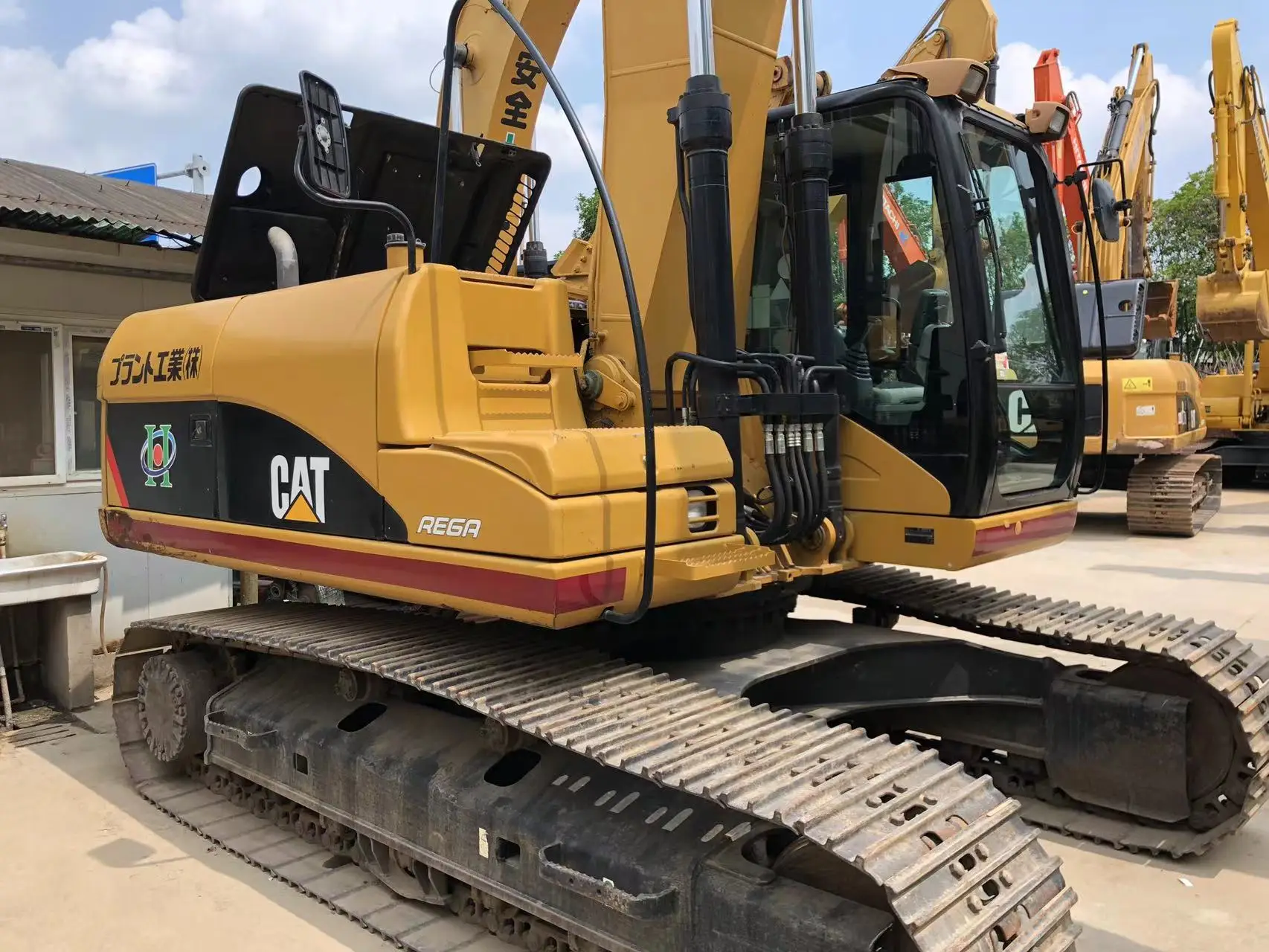 Nice quality Used excavators CAT 320D second hand machine with good condition in stock