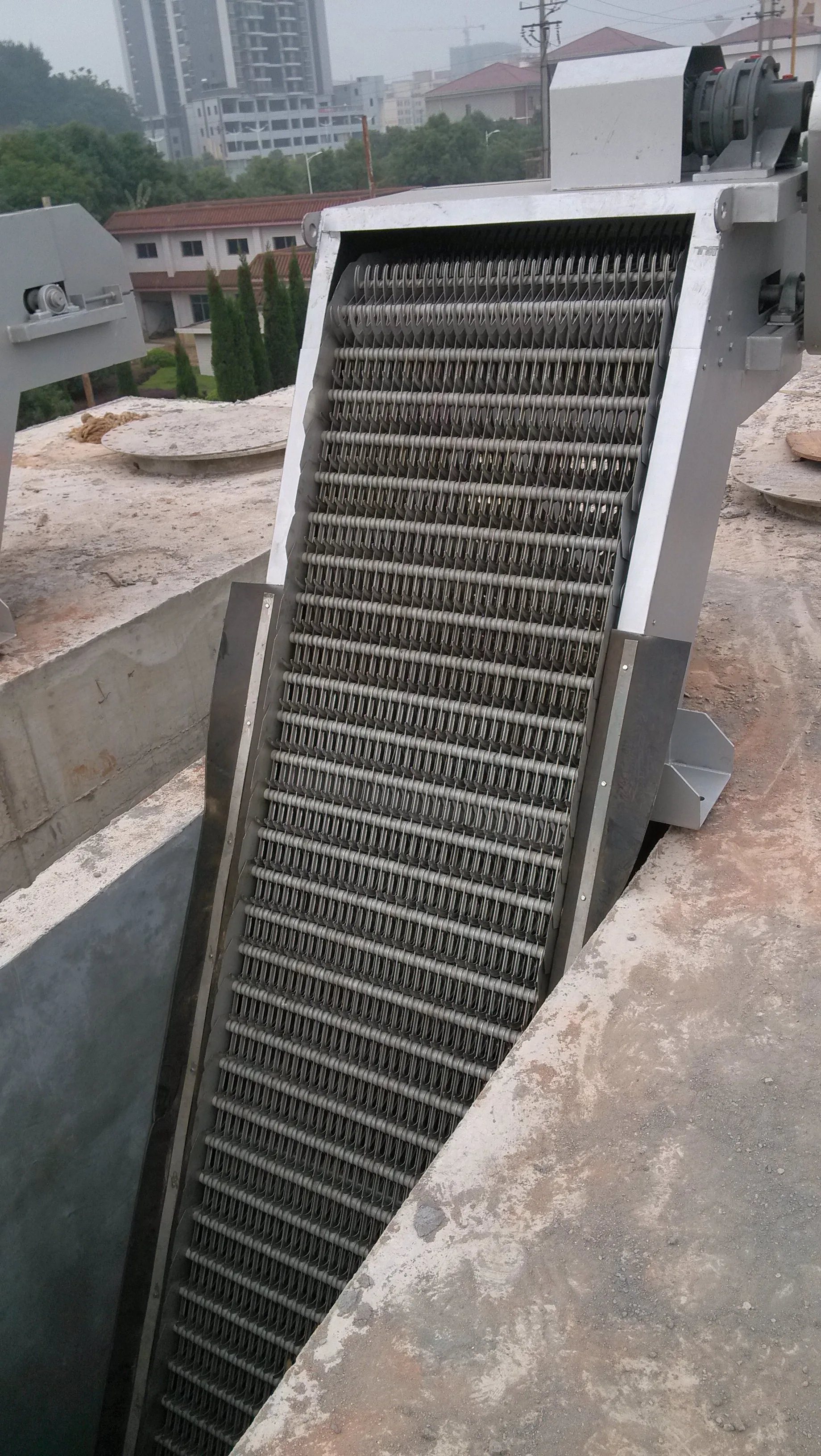 Automatic Trash Rake Type Bar Screen Cleanamerican Hot Selling Waste Water Pretreatment Machine Mechanical Trash Rake Bar Screen