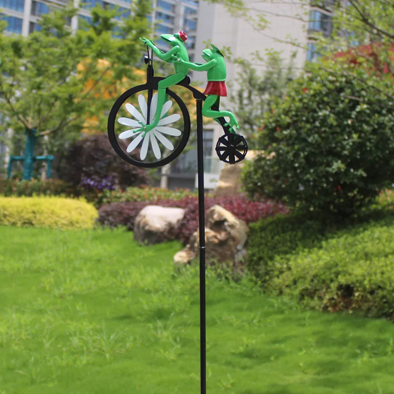 Garden patio decoration Metal frog Cat and mouse ride bicycle iron windmill outdoor wind wheel