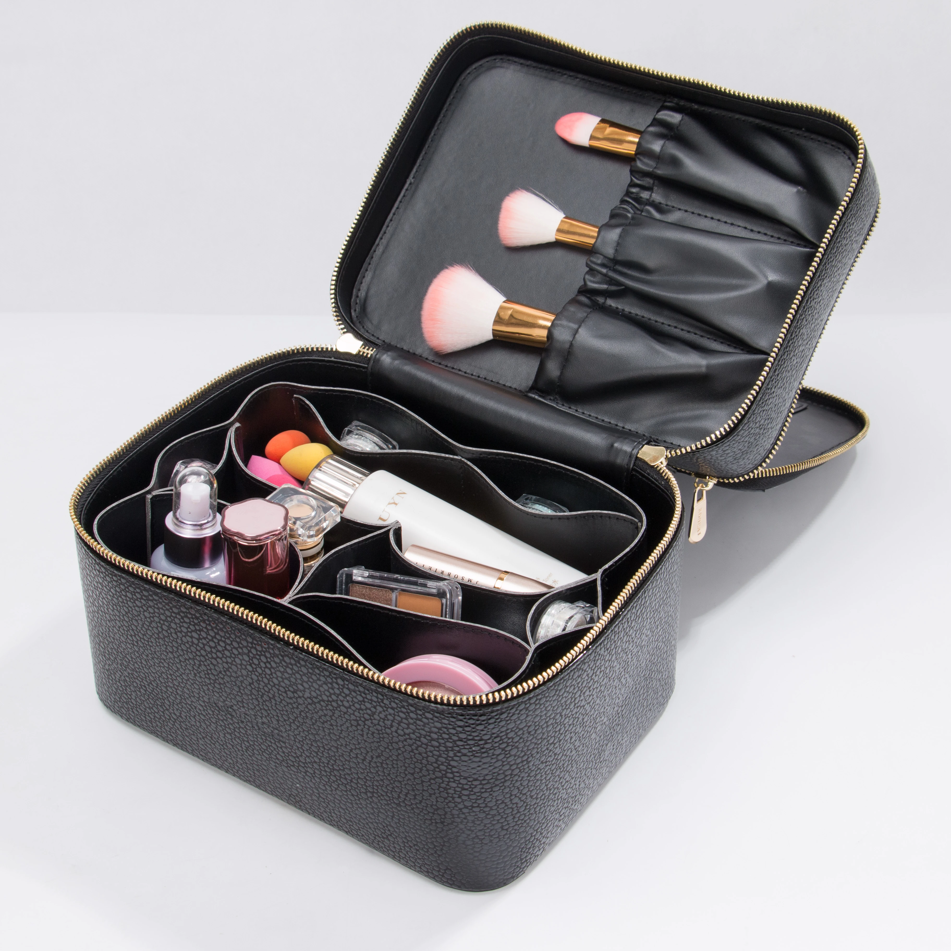 Wholesale Custom Logo Professional Luxury Large Capacity  PU Leather Travel Make Up Toiletry Cosmetic Makeup Bag