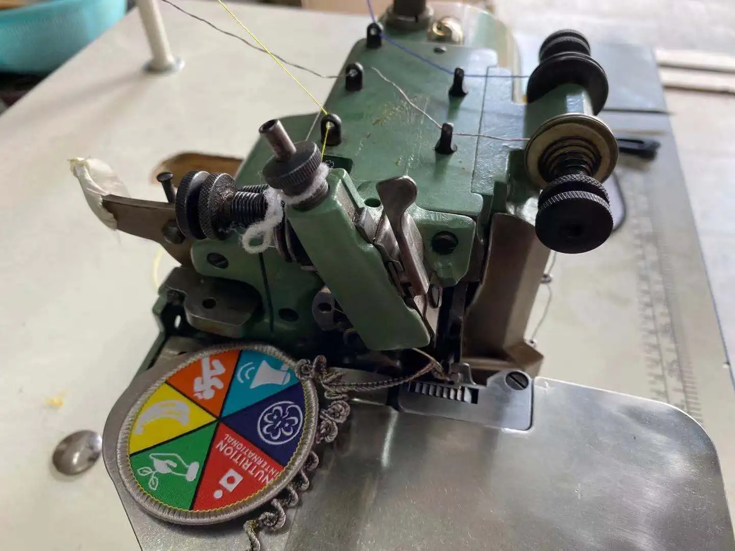 Secondhand merrow MG-3D arm badge armband shoe overlock machine Epaulet embroider machine