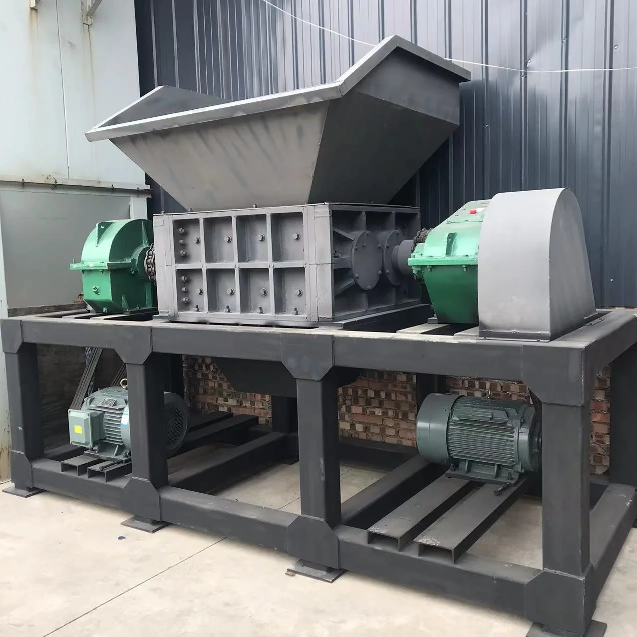 Domestic Waste Treatment Equipment 5 To 15 Tons 1500 Type Wood Shredder Factory Acquisition Station