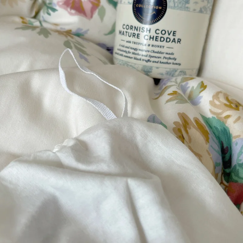 French luxury Lovely Princess Solid color 100% cotton Puffy bed skirt 4pcs bedding set Vintage Pleated lace welt quilts duvet