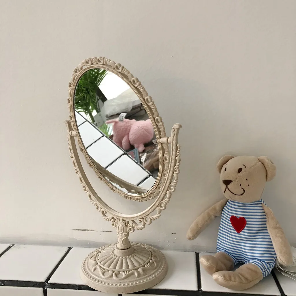 W&G Girl Woman Makeup Mirror Double-Sided Rotating Table Mirror European Retro Round Mirror