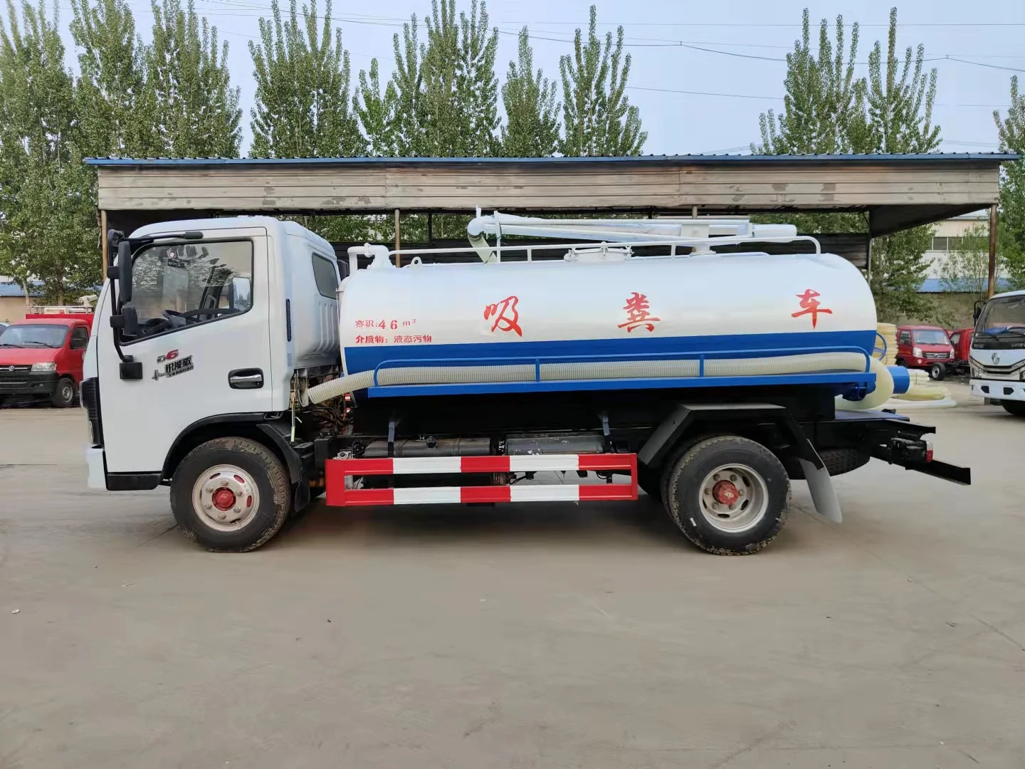 Mobile three wheeled suction truck, agricultural vacuum suction truck, environmental sanitation manure transport vehicle