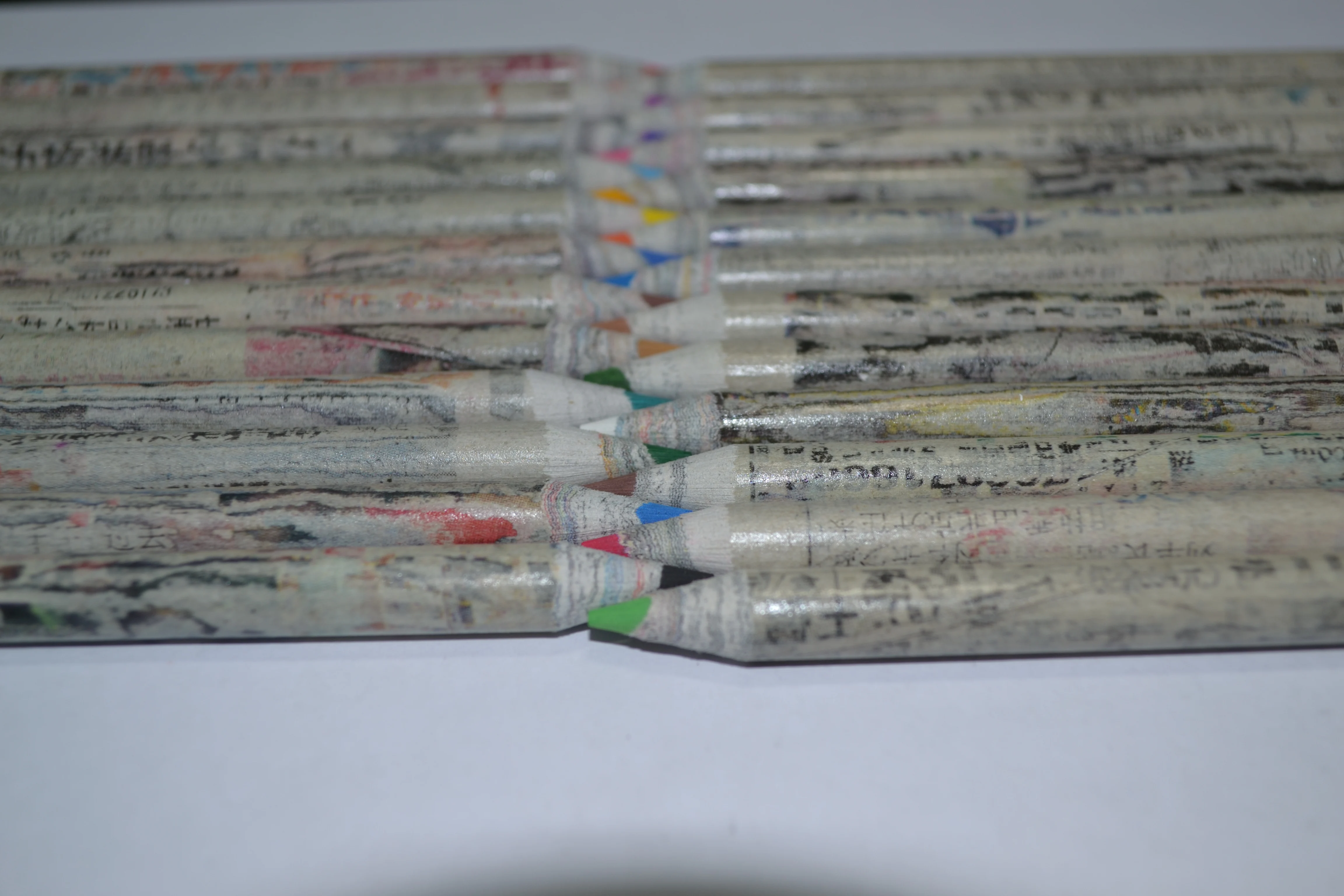 Pomotional customized logo 7 inches 12 colors recycled Chinese Newspaper pencil straight cut end for kids