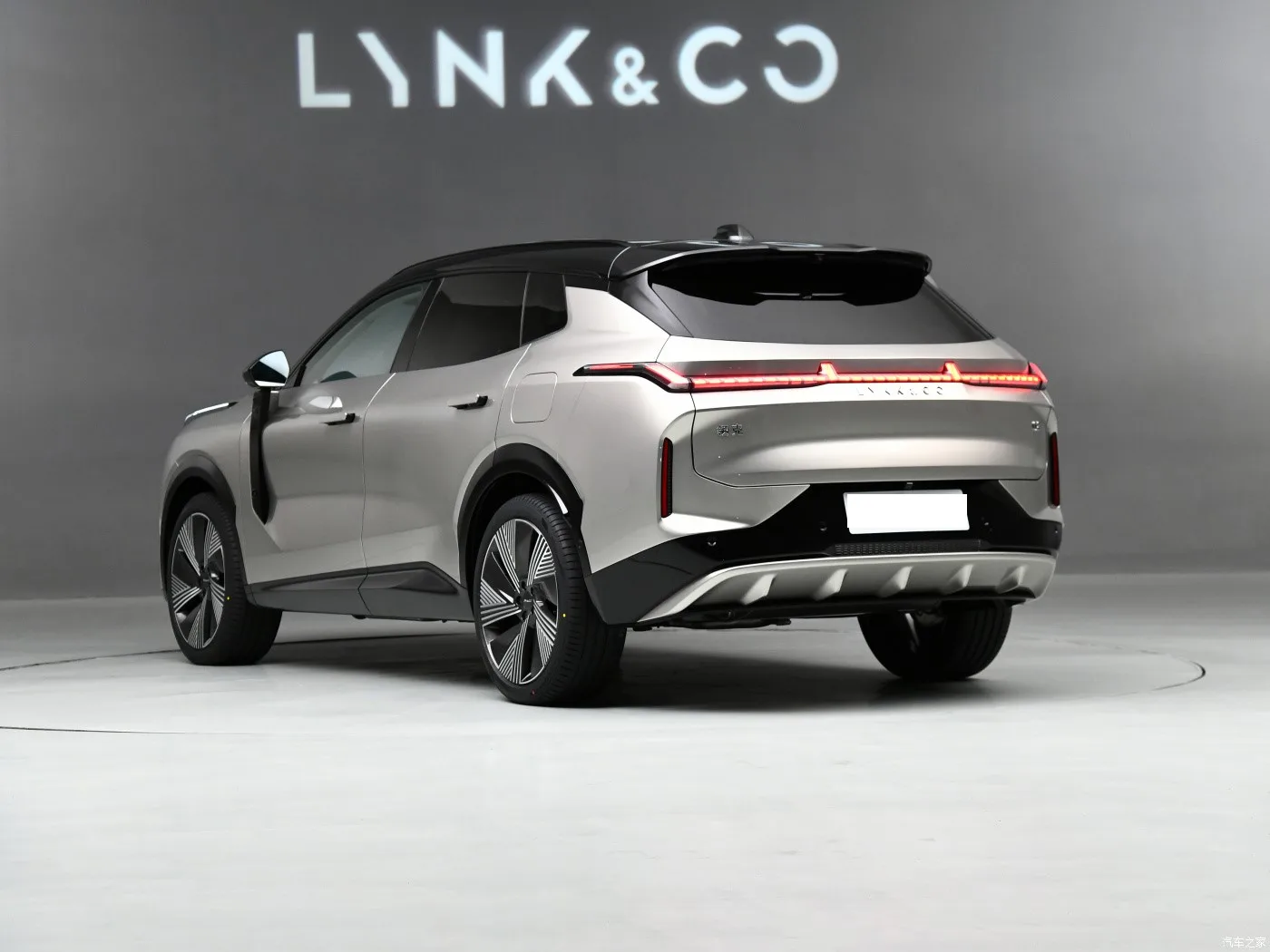 Lynk & Co 08 2024 версия 03 06 02 09 новый автомобиль 2023 EM-P времени ограниченный выпуск тройного лития для продажи высокого качества
