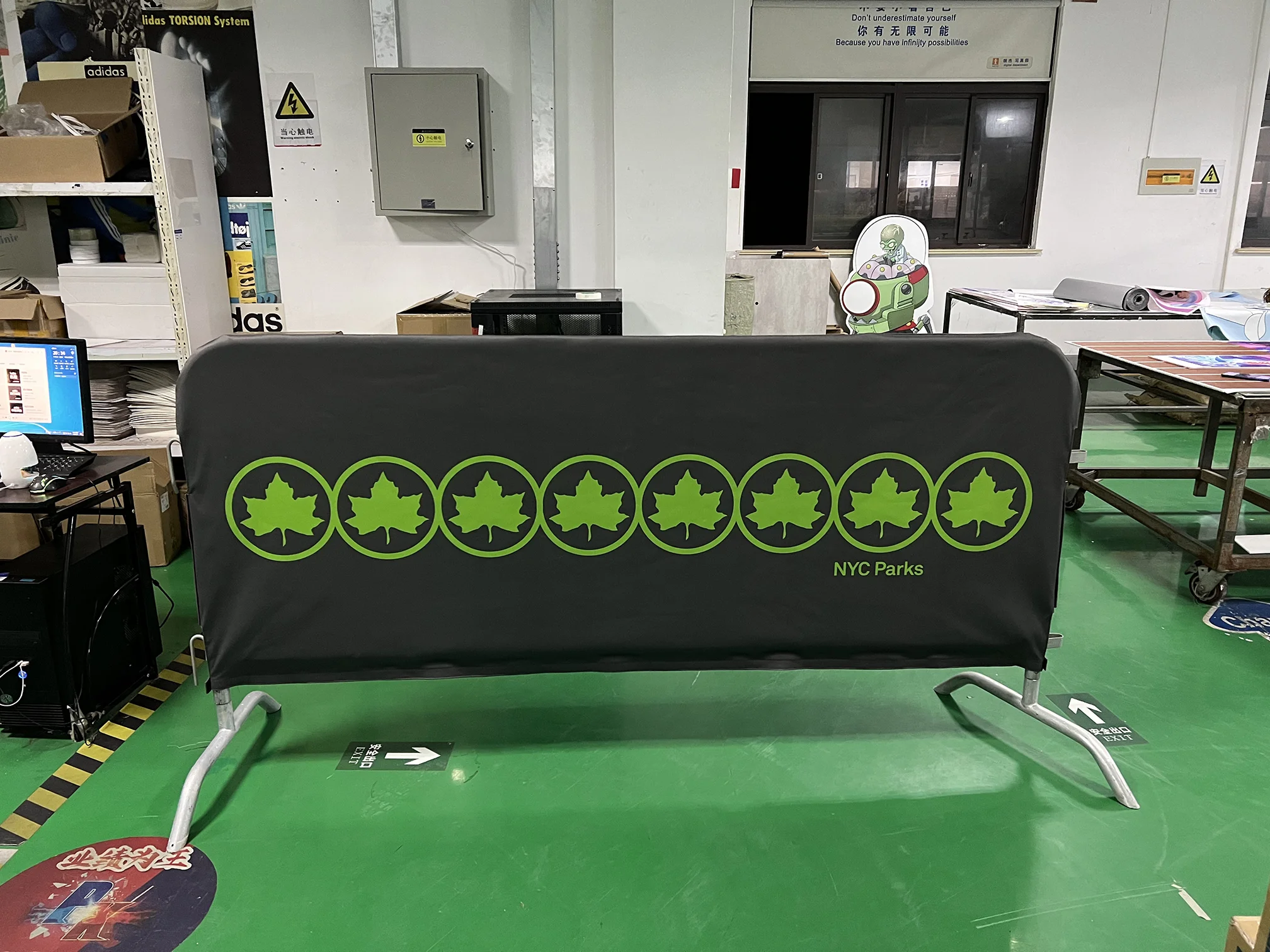 Double Sided Mesh Fabric Barricade Barrier Jacket Covers Crowd Barrier Cover Banner for Outdoor