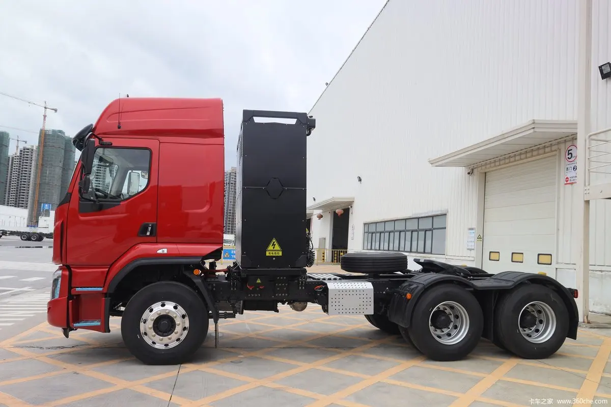 H5 6x4 Dongfeng Electric Tractor Truck High Roof Double Bunk 282kWh Lithium Iron Phosphate Battery