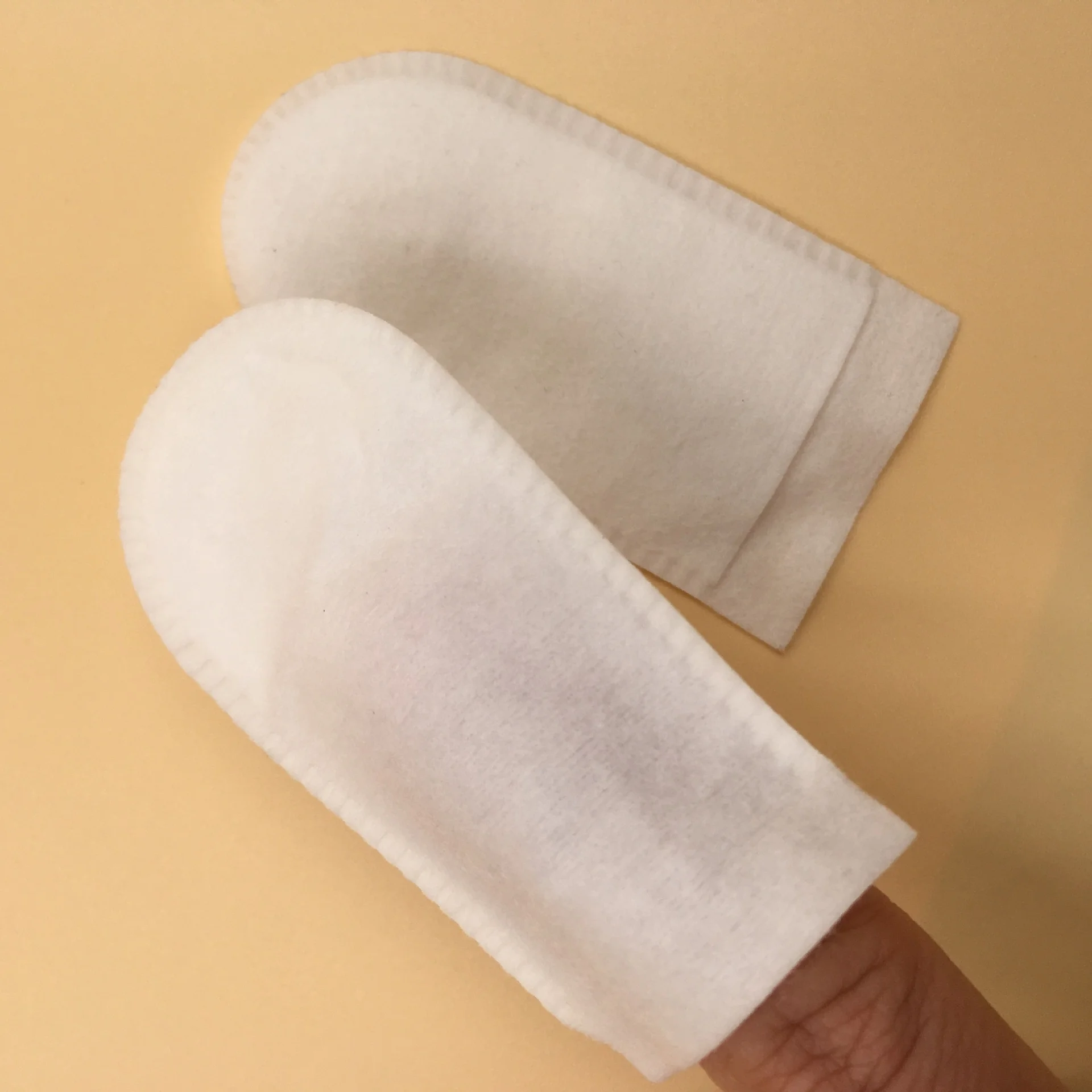 OEM Disposable non woven single finger sleeve can be used for baby or pet oral cleansing and facial makeup removal
