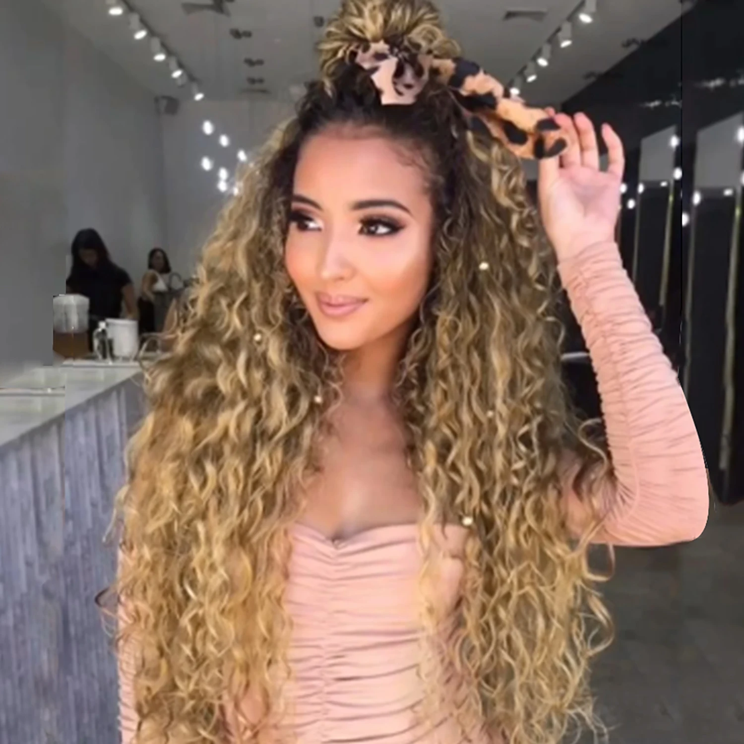 Long Wavy 26 Inch Wig Brown Ombre Wigs Synthetic Heat Resistant Wig for Daily Party Halloween Costume Cosplay