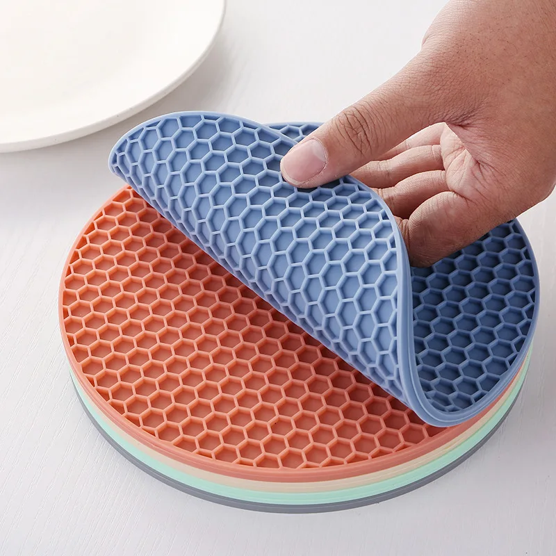 Round honeycomb silicone placemat anti-scalding non-slip mat The table mat with heat insulation function is easy to clean