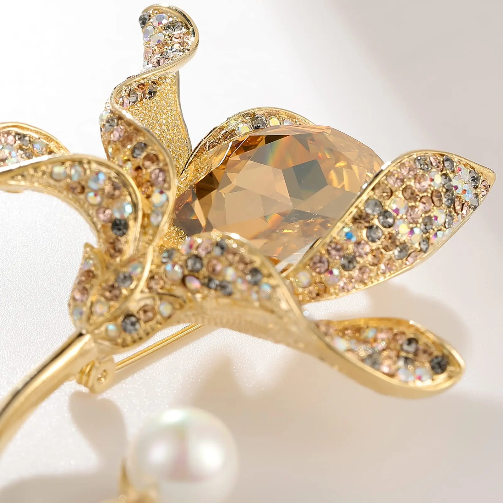 Elegant Leaf Corsage Brooches Jewelry for Women Fashion Pearl Costume Broaches and Pins