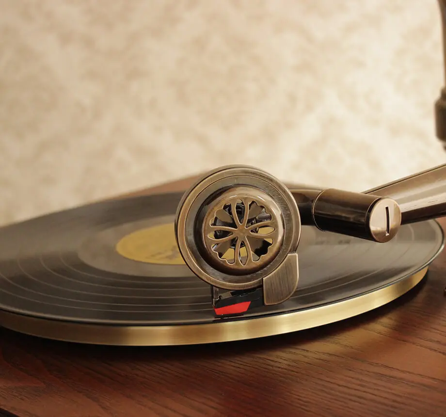 Luxury American Retro Wooden Hand Carving Gramophone USB CD Record Player