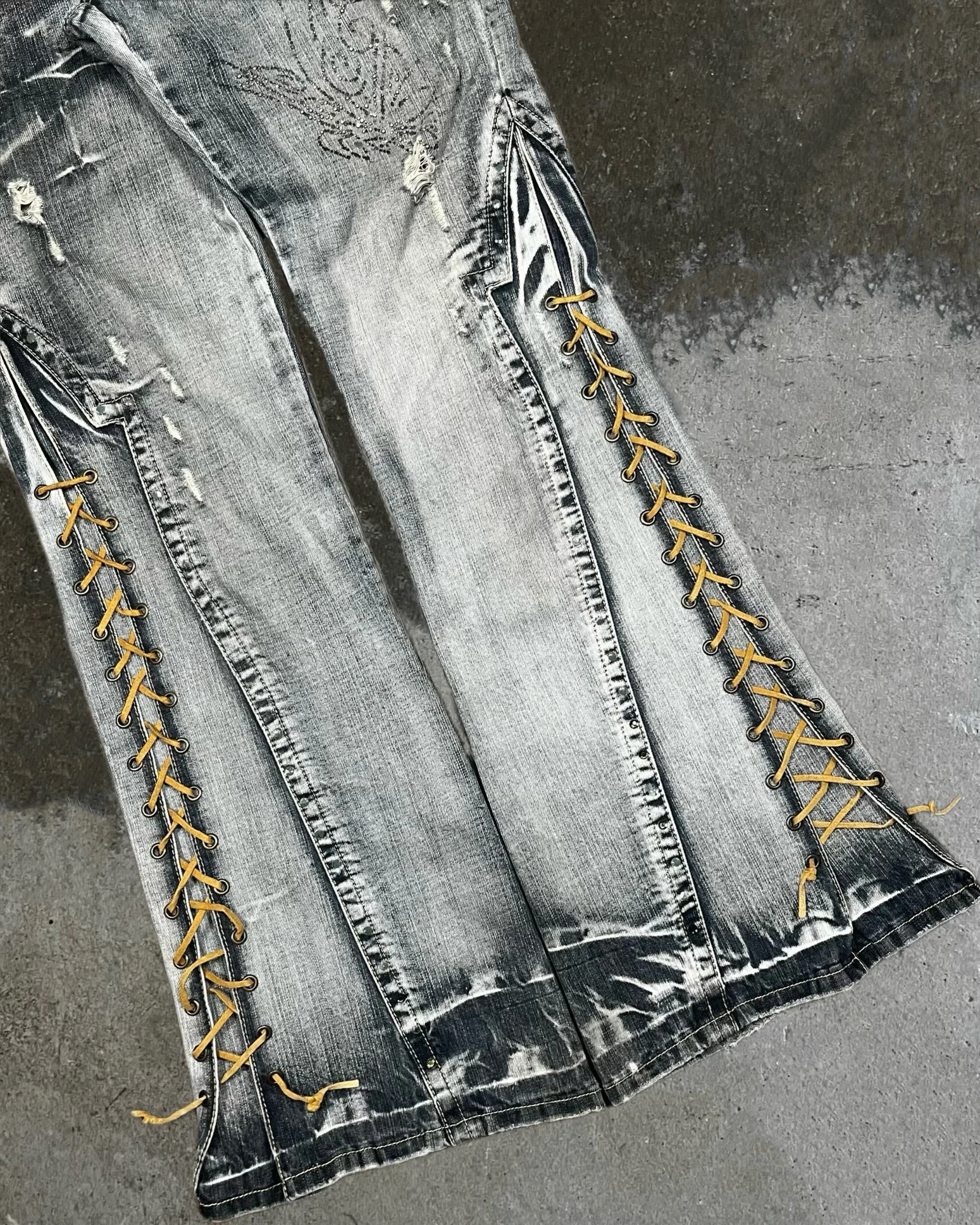High Quality Paint Spatter Stacked Jeans For Women Vintage Durable Denim Fabric Semi Flare Stacked Pants