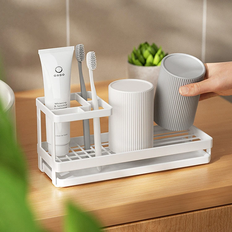 Creative Simple Design High Quality Metal Bathroom Accessory Toothbrush Holder Carbon Steel Mouthwash Cup Storage Rack