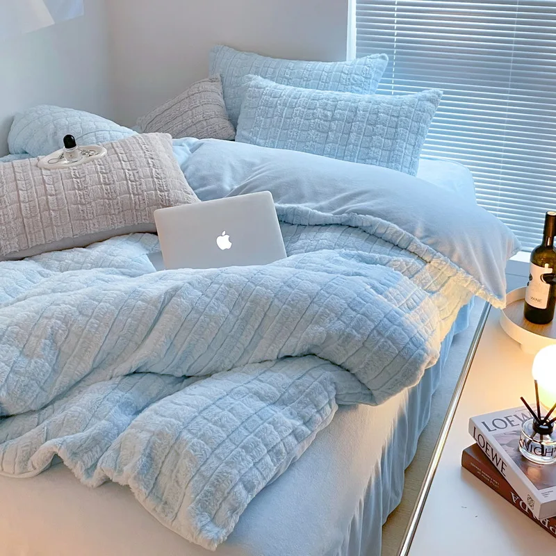 Light Luxury Four-Piece Bedding Set High-End Coral Flannel Quilt Cover and Rabbit Furry Bed Sheet for Home or Hotel