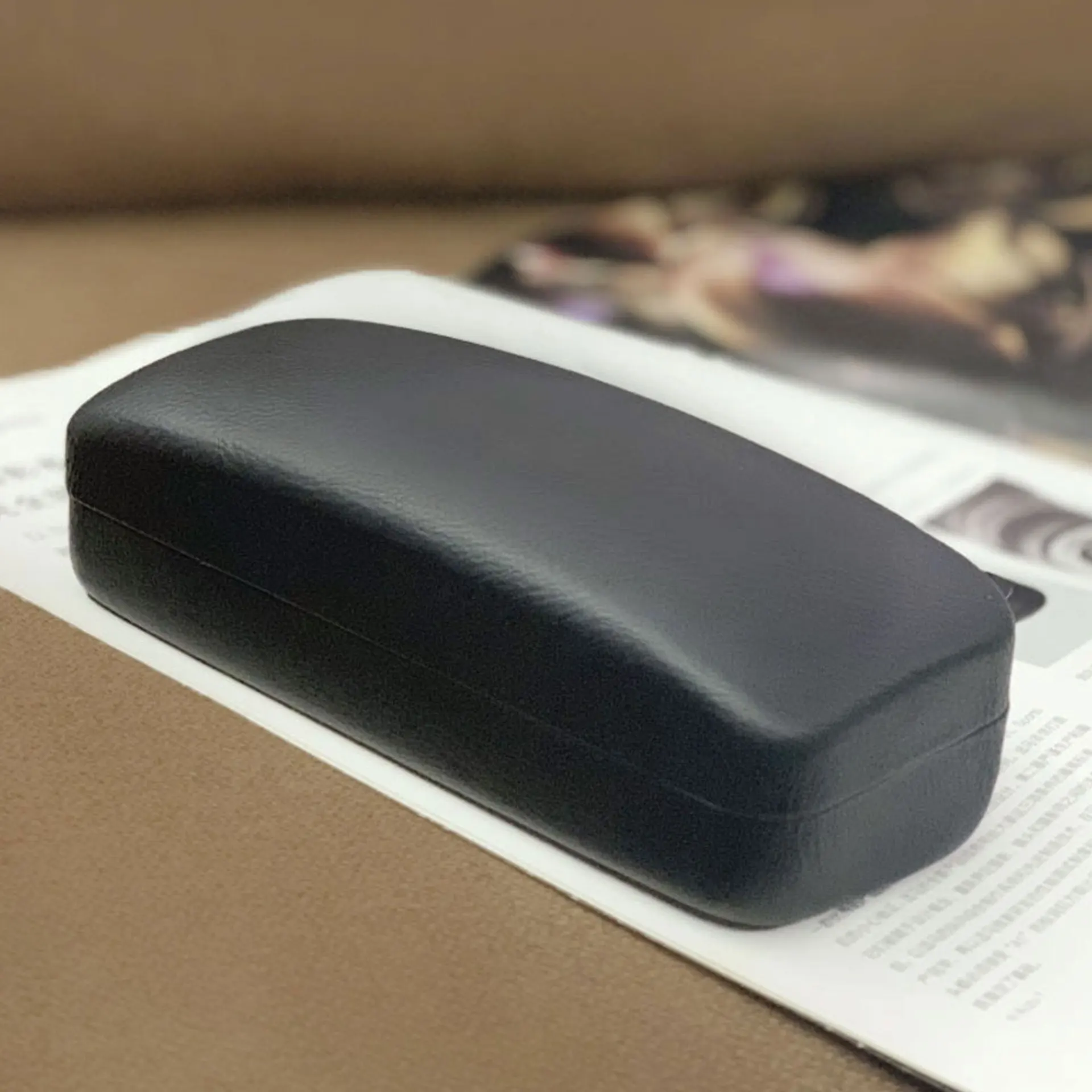2024 New optical glasses leather storage box large capacity simple fashion anti-pressure black sunglasses box wholesale