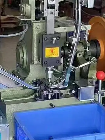 Automatic Snap double sided vibrating disc combined machine