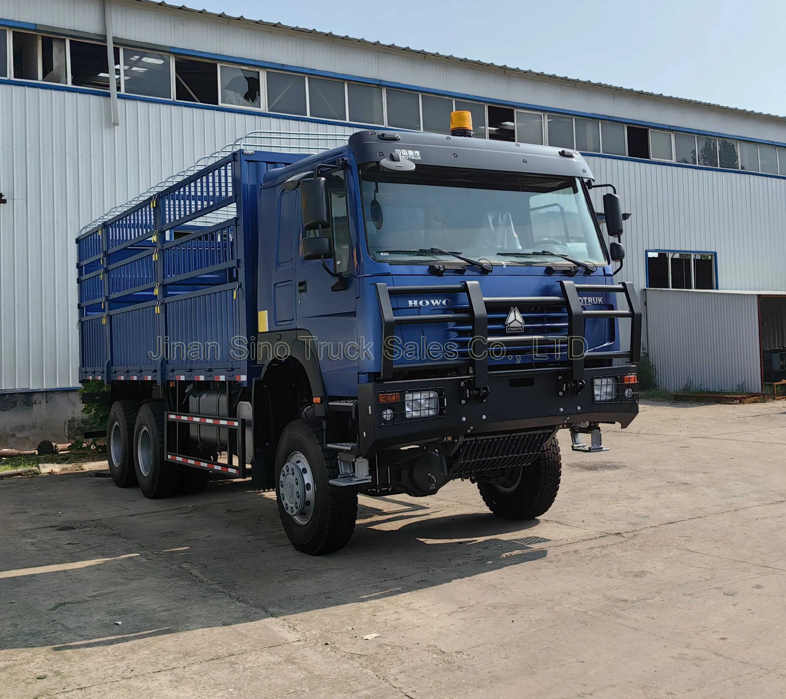 All wheel driving Sinotruk Howo 6x6 400hp 25 ton fence cargo truck stake truck for sale