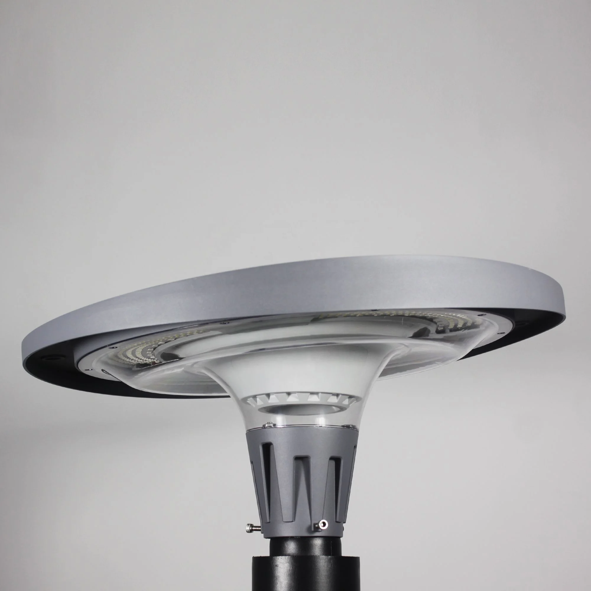 Factory wholesale circular UFO solar panel 15W led street light