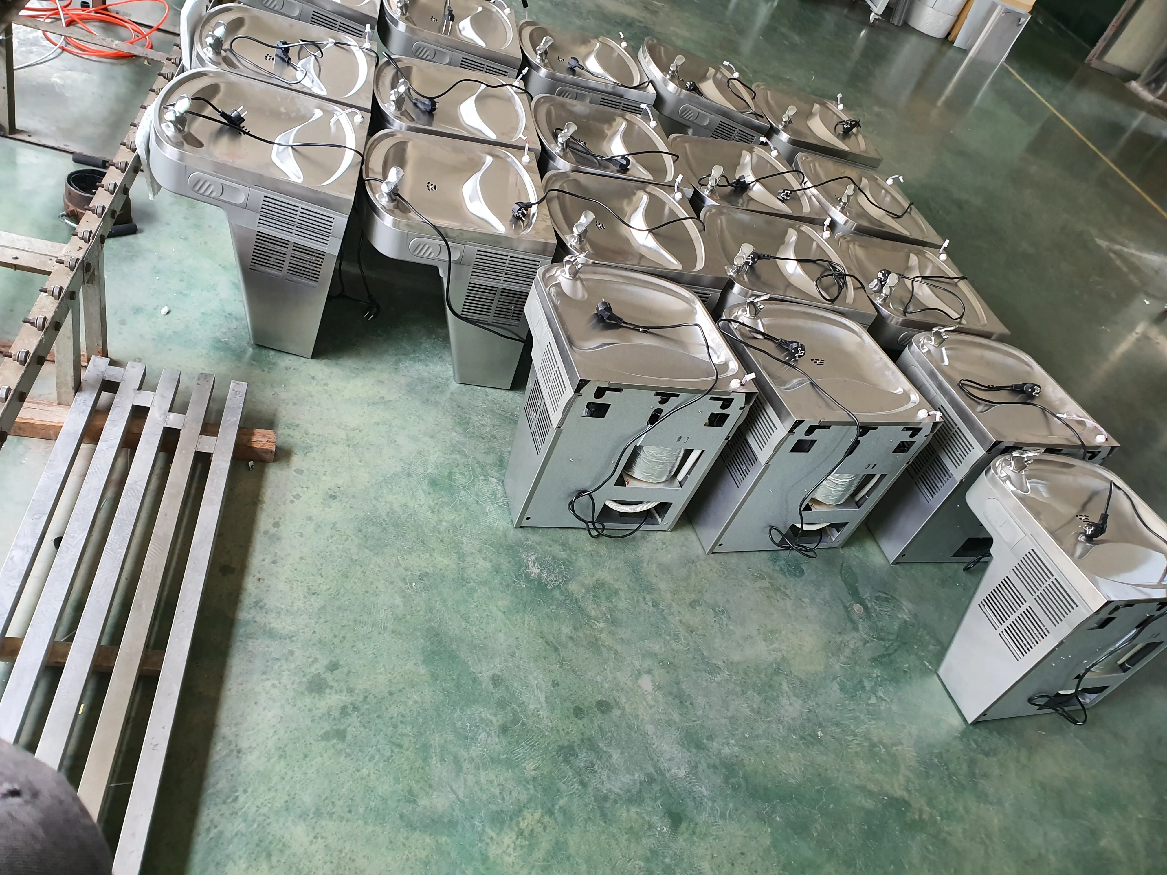 new design single basin wall hanging fountain