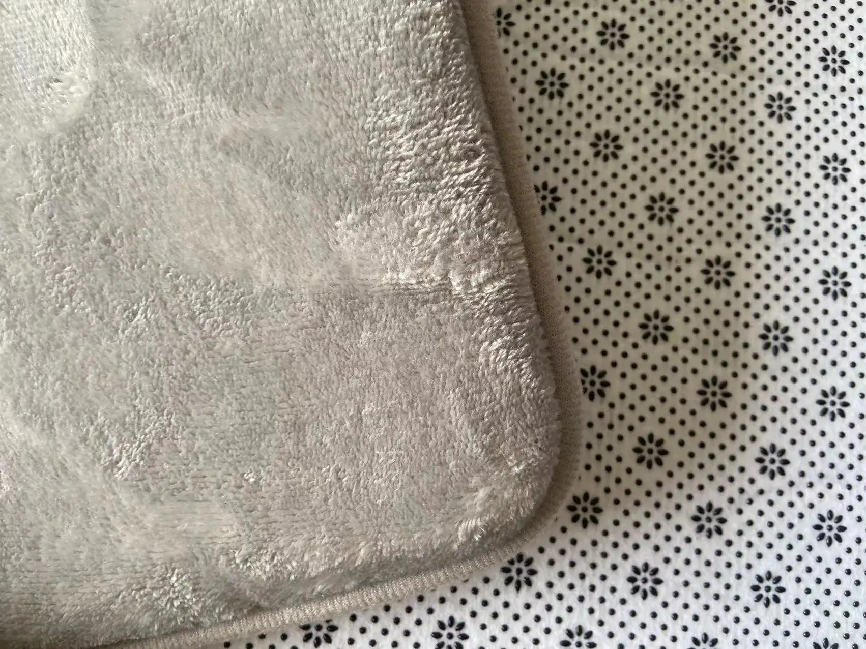 Free Sample Tub and Shower Memory Foam Bath Mat  with Soft Velvet Top Layer And Cushioning Memory Foam with PVC Dot Bottom