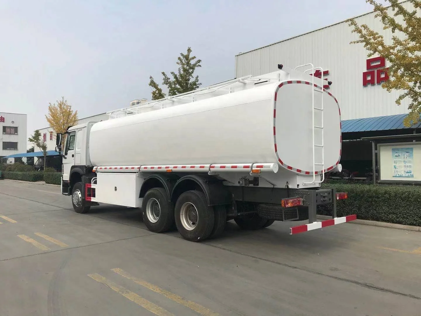  HOWO 10 Wheeler 20000 литров новый топливный